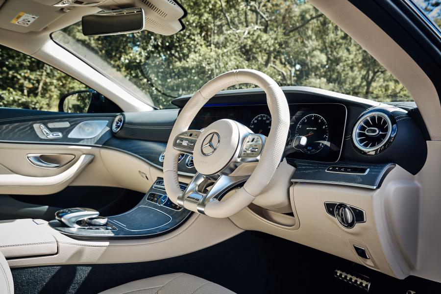 Интерьер Mercedes-AMG CLS53 4Matic+ (C257) 2018 года  (UK) (фото 5 из 40)